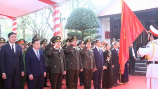 Dâng hoa, dâng hương tưởng niệm 110 năm ngày sinh cố Bộ trưởng Trần Quốc Hoàn